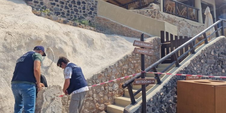 ΑΑΔΕ: Λουκέτα και πρόστιμα σε Σαντορίνη και Νάξο