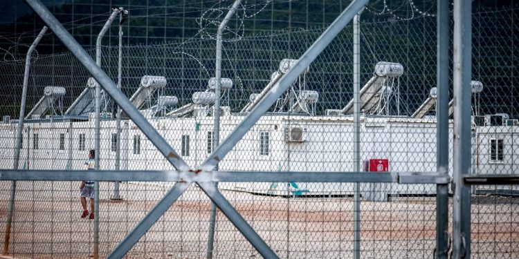Εξέγερση και δραπέτευση μεταναστών σε δομή στη Σιντική Σερρών